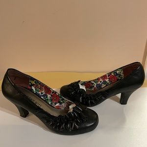 Black front Side Ruffle heels//The heel is 3”. Brand-Madden Girl//